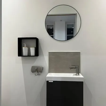 Fossil - Mmgreenhouse - Netflix & Wifi