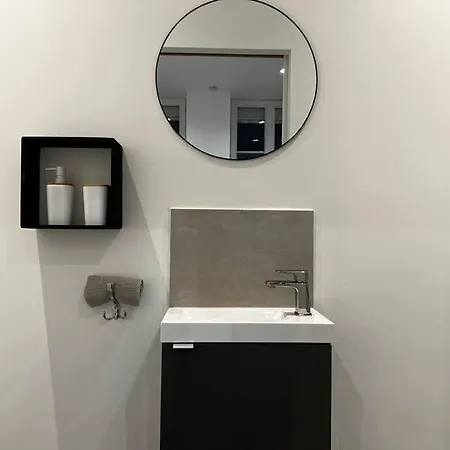 Fossil - Mmgreenhouse - Netflix & Wifi